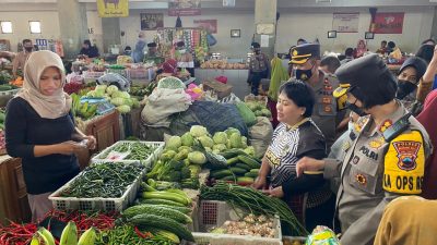 Kapolres Magelang Kota Cek Harga Sembako di Pasar Bandongan