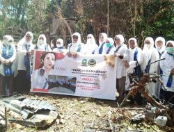 Kunjungi Korban Kebakaran di Desa Aska, BKMT Sinjai Salurkan Bantuan