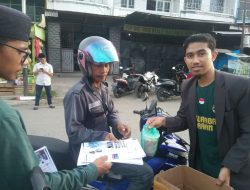 Berbagi Berkah Ramadhan, FUKIS IAIM Bersama Mahasiswa Berbagi Takjil dan Brosur