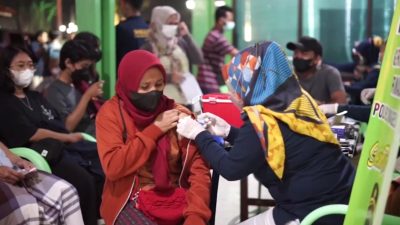 Jamaah Tarawih Masjid Agung Kota Magelang Ikuti Vaksinasi Booster