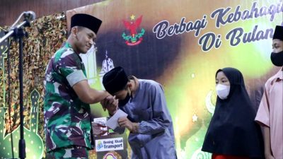 Yonif Mekanis 403/WP Berbagi Kebahagiaan Bersama Anak Yatim