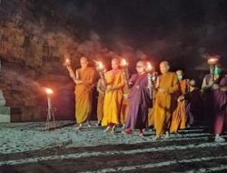 Prosesi Waisak di Candi Borobudur, Penyatuan Api Abadi dan Air Suci
