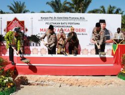 Wakapolri Letakkan Batu Pertama Pembangunan Masjid Al Kastoeri Pekanbaru