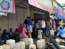 Antrean Terjadi di Toko Grosir Migor Curah Muntilan, Ternyata Ini Penyebabnya