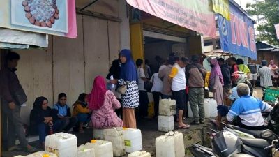 Antrean Terjadi di Toko Grosir Migor Curah Muntilan, Ternyata Ini Penyebabnya