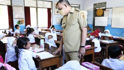Hari Pertama Masuk Sekolah, Bupati Purworejo Sidak ke Sejumlah Sekolah