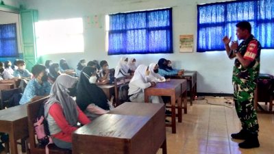 Siswa-Siswi SMP Negeri 1 Grabag Magelang Terima Materi Wasbang dan PBB