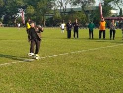 Buka Resmi Liga Santri Piala Kasad Putaran Kedua, Danrem 072/Pamungkas Lakukan ‘Kick Off’