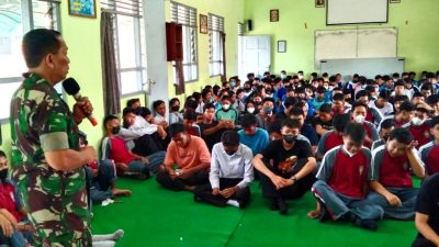 Siswa-Siswi SMK Wiyasa Terima Wasbang dari Danramil Magelang Tengah