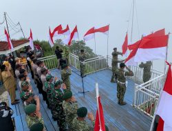 Yonarmed 11 Kostrad Kibarkan 77 Bendera Merah Putih di Gunung Telomoyo