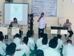 Tokoh Literasi Sulsel Sampaikan Ceramah Interaktif di Hadapan Siswa SMPIT Nurul Fikri Makassar