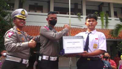 Jajaran Polri Apresiasi Aksi Pelajar SMP Lancarkan Arus Lalin Saat Bus Terbakar