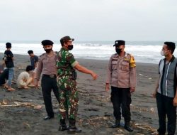 Mandi di Pantai Kertojayan Purworejo, 4 Pemuda Terseret Ombak dan 1 Hilang