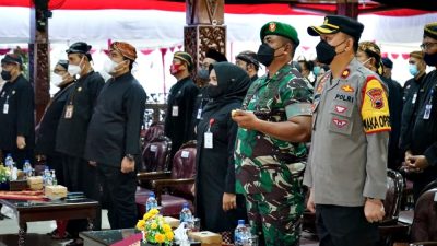 Pakaian Adat Samin Warnai Peringatan Hari Jadi Ke-72 Jateng di Blora