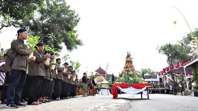 Digelar Tiga Tahun Sekali, Grebeg Lowano Sedot Perhatian Masyarakat