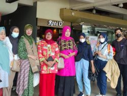 Ketua HWK Sumbar Melepas Sumbar Talenta ke Tong Tong Fair 2022 Belanda