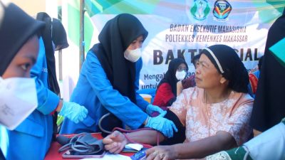 Wujudkan Masyarakat Sehat, BEM Poltekkes Kemenkes Makassar Laksanakan Bakti Sosial