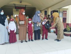 Terbukti Lagi, Program Seragam Sekolah Gratis Bupati ASA di Sinjai Disalurkan