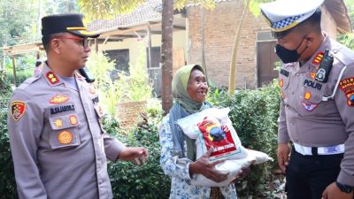 Jumat Berkah, Polres Magelang Berbagi Dengan Warga Terdampak Kenaikan BBM