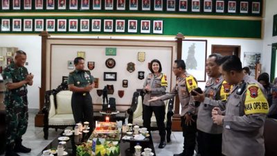Puluhan Personel Polri Datangi Mako Kesatuan TNI di Kota Magelang