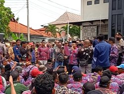 Tolak Keputusan APDESI, Anggota PPDI Geruduk Gedung DPRD Brebes