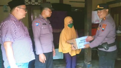 Melalui Program “Kamis Legi”, Polsek Magelang Tengah Salurkan Bantuan