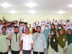 Bachtiar Adnan Ajak Siswa SDIT Nurul Fikri Makassar Praktik Menulis Buku