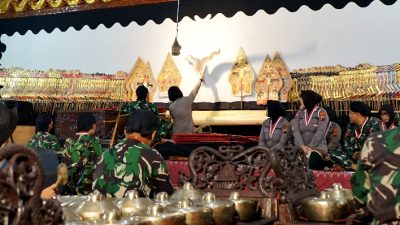 Karawitan “Wirama TNI-Polri Manunggal” Meriahkan Pagelaran Wayang Kulit HUT Ke-77 TNI
