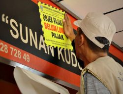Tingkatkan Kesadaran Taat Pajak, BPPKAD Kudus Tertibkan Reklame Tak Berizin