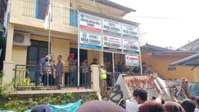 Diduga Mesum di Balai Desa, Warga Tuntut Mundur Oknum Sekdes di Brebes