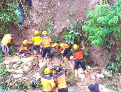 Diduga Akibat Curah Hujan Tinggi, Tebing di Nambangan Longsor