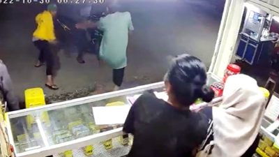 Teror Remaja Bawa Anak Panah Ancam Pemilik Konter Pulsa