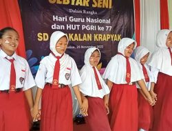 Rayakan HUT Ke-77 PGRI, Para Siswa SD Negeri 1 Bakalan Krapyak  Gelar Pentas Seni