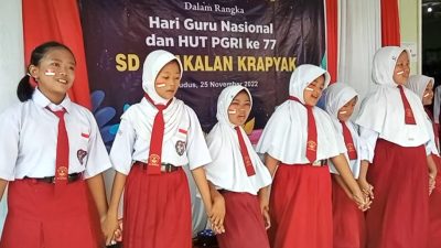 Rayakan HUT Ke-77 PGRI, Para Siswa SD Negeri 1 Bakalan Krapyak  Gelar Pentas Seni