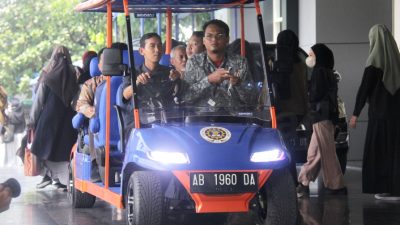 UAD Uji Coba Mobil Listrik Sevada 1 untuk Muktamar Muhammadiyah Ke-48