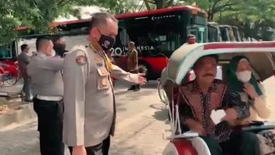 Para Tamu dan Masyarakat Apresiasi Pelayanan Polda Jateng Sukseskan Acara Ngunduh Mantu Presiden Jokowi