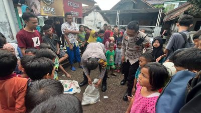Heboh, Kawanan Monyet Serang Pemukiman Warga di Pagerbarang