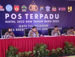 Kapolres Brebes Pantau Arus Mudik Nataru via CCTV di Pos Terpadu Pejagan Brebes