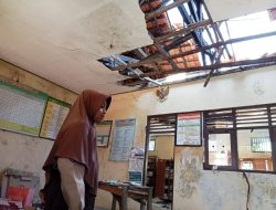 Sudah 5 Bulan Atap Bangunan SD Negeri 3 Kedunguter Ambruk, Tapi Belum Ada Perhatian
