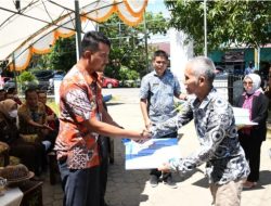 Bupati ASA Serahkan Bantuan Kepada Puluhan Kelompok Nelayan di Sinjai