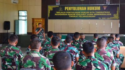 Prajurit Batalyon Armed 12/Divif 2 Kostrad dan Persit Ikuti Penyuluhan Hukum