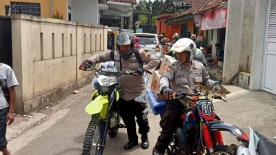 Anggota Polres Magelang Kota dan IOF Salurkan Bantuan Sosial Bagi Pengungsi di Cianjur