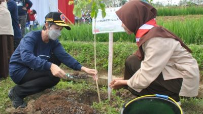 Pemkab Cilacap dan PT KPI Tanam 1.000 Pohon di Desa Citepus Jeruklegi