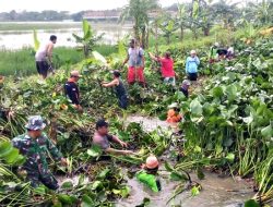 Cegah Banjir, Warga Desa Wonowoso Bersihkan Sungai Irigasi