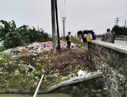 DLHPS Brebes Tutup TPS Ilegal di Jalan Raya Cimohong