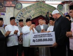 Prabowo Subianto Sumbang 3 M ke Masjid Agung Medan