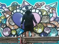 Karya Terbaru 2023, Mural Khas Seniman Brebes Terpampang di Gedung Olahraga Desa Kamal