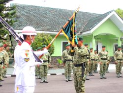 Tradisi Penyambutan Warga Baru Komandan Resimen Armed 2 Putra Yudha