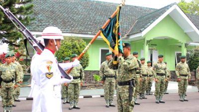 Tradisi Penyambutan Warga Baru Komandan Resimen Armed 2 Putra Yudha