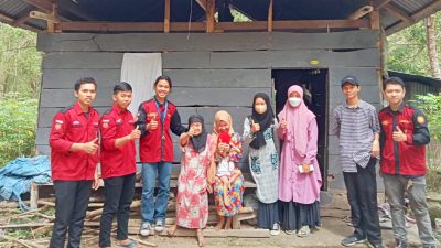 Kembali Berbagi, Gerakan IMM Peduli Beri Bantuan Keluarga Nenek Hasnah